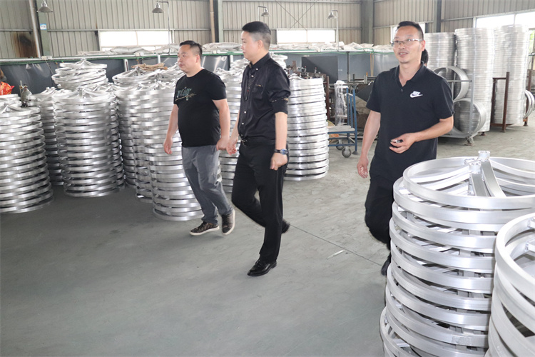 Rəis mebel fabrikinə baxış keçirdi