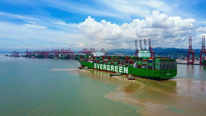Ningbo Zhoushan Limanı dünyanın ən böyük konteyner gəmisi Changyi ilə birləşir