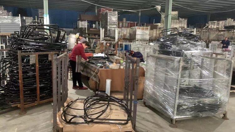 ABŞ müştərisindən kənarda olan açıq yelləncək 60% tamdır